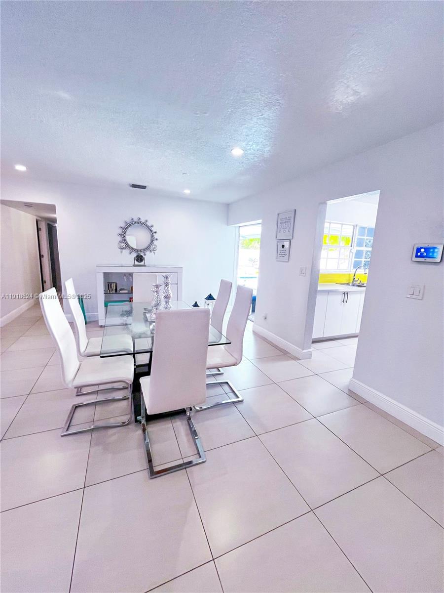 LAUDERDALE LAKES WEST GAT - Residential Lease