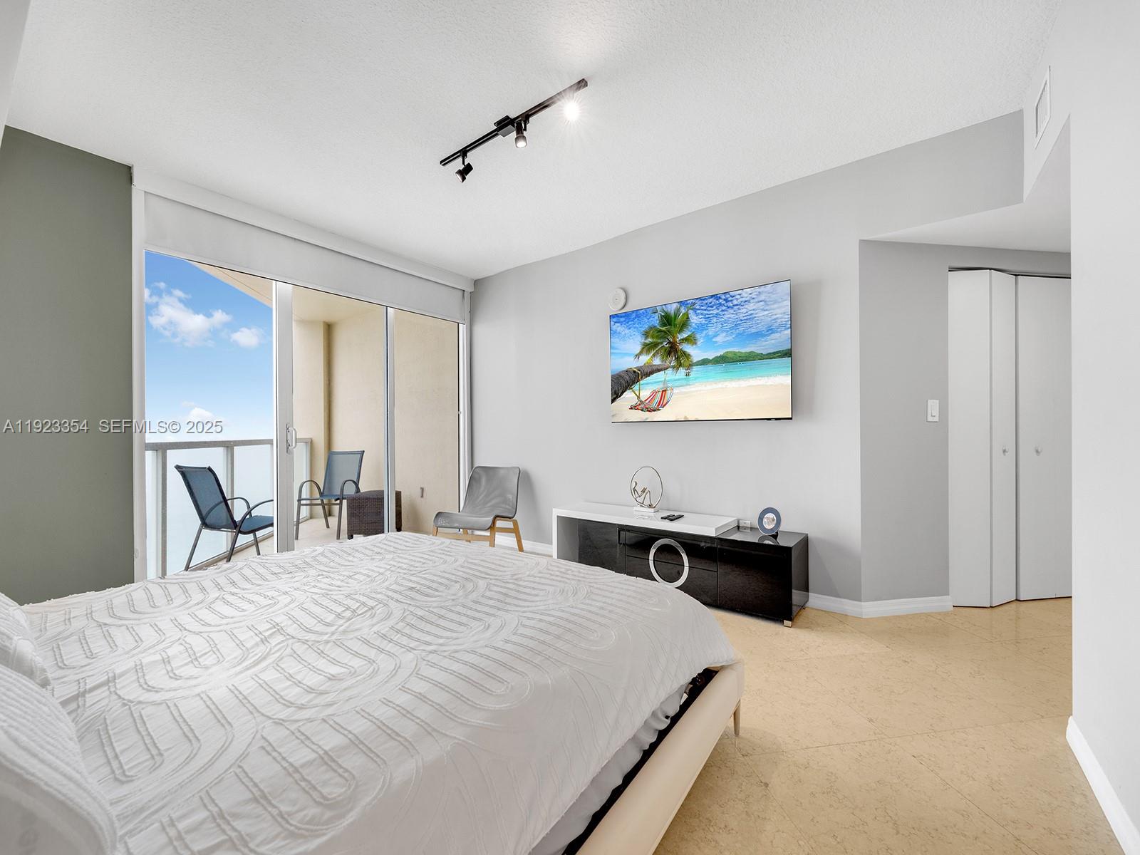 LA PERLA CONDO - Residential