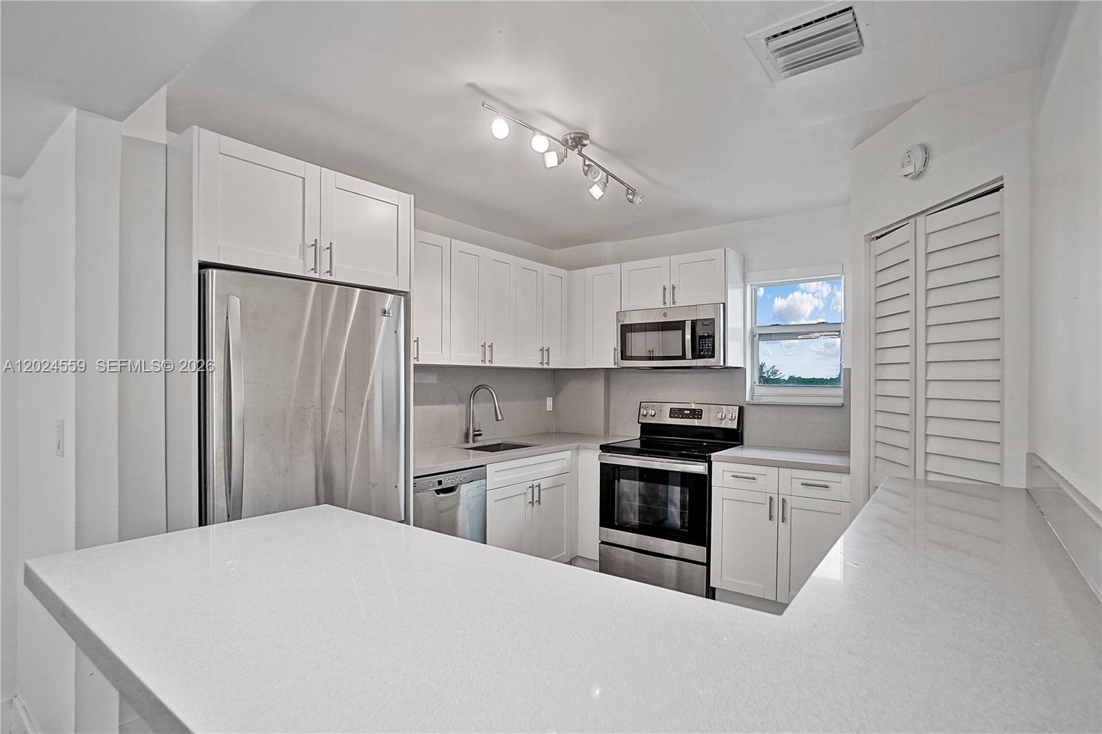 MANATEE CONDO - Residential