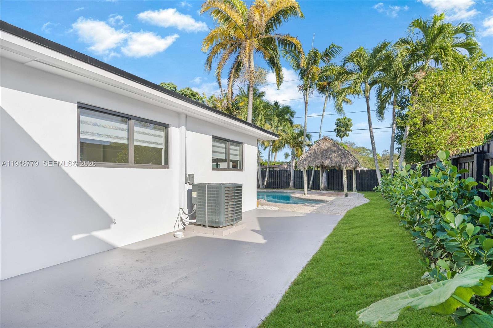 PINE TREE MANOR SEC 3 - Residential