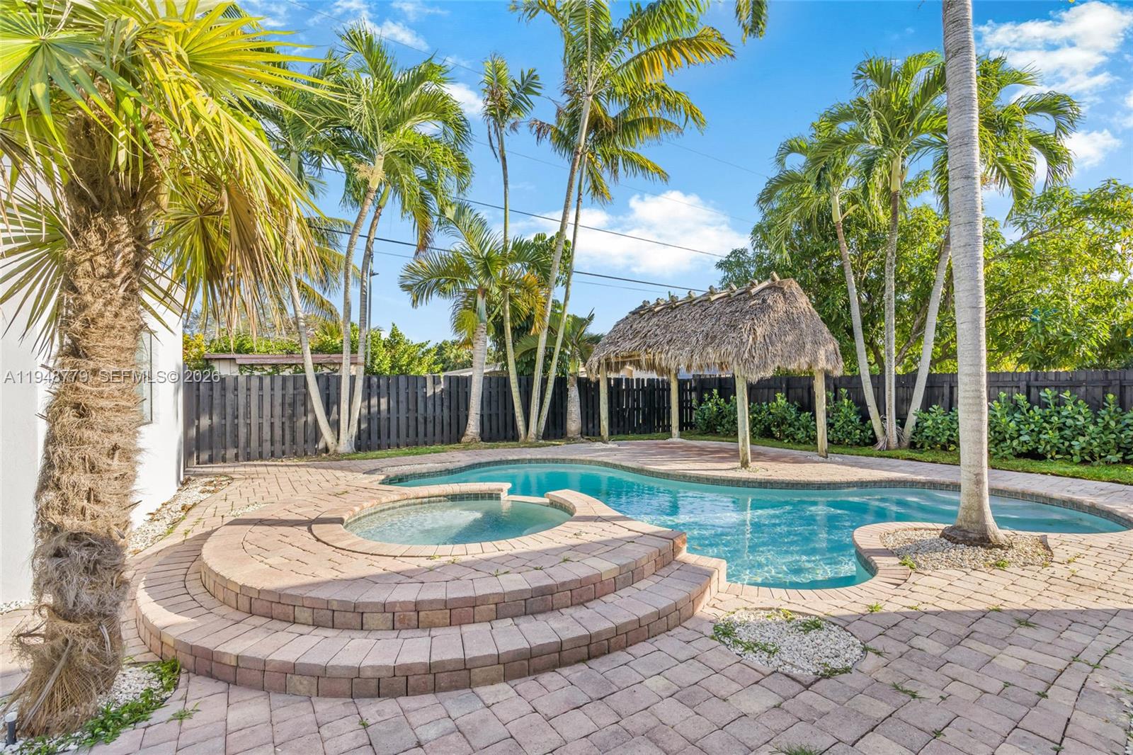 PINE TREE MANOR SEC 3 - Residential