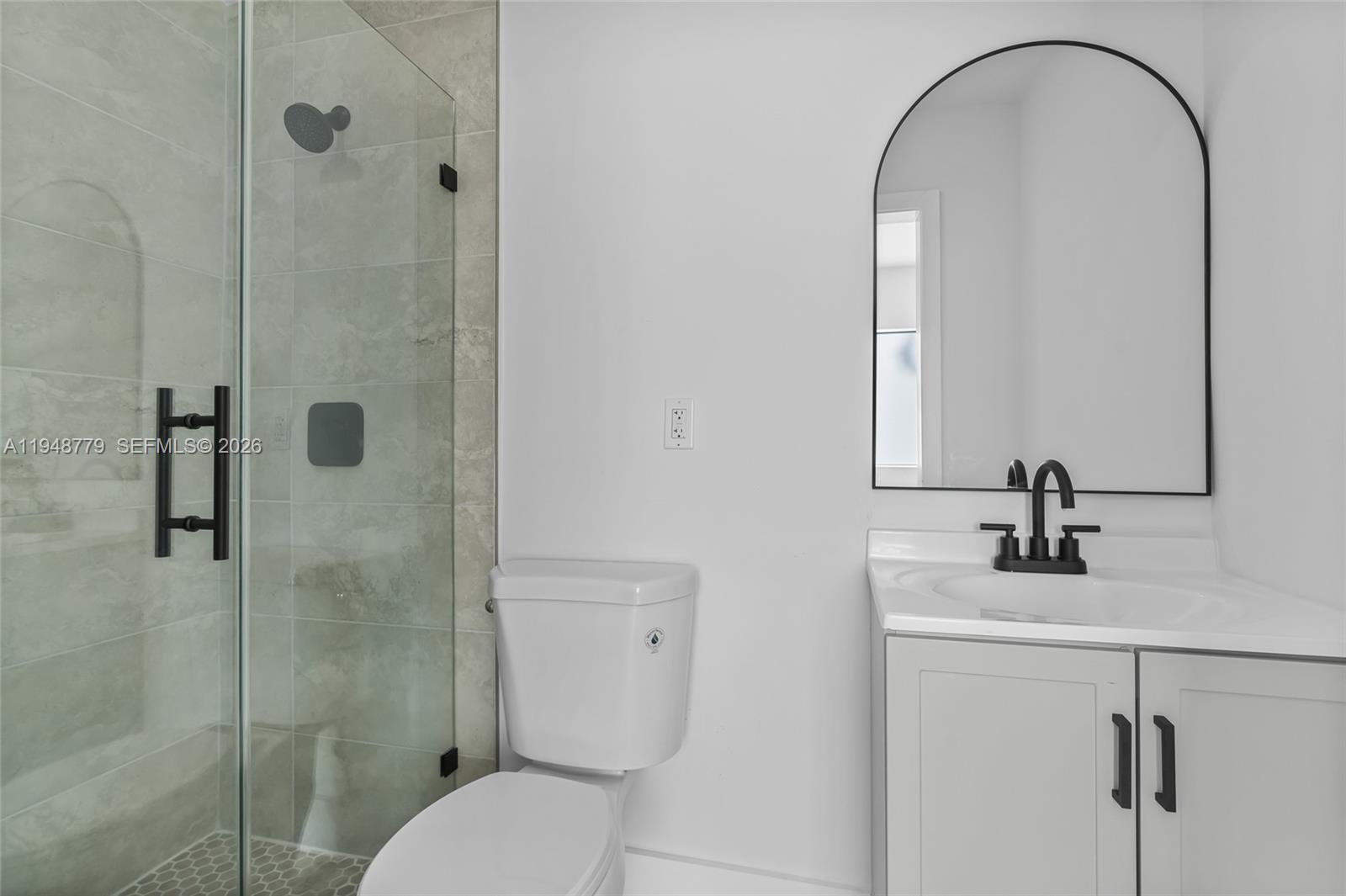 PINE TREE MANOR SEC 3 - Residential