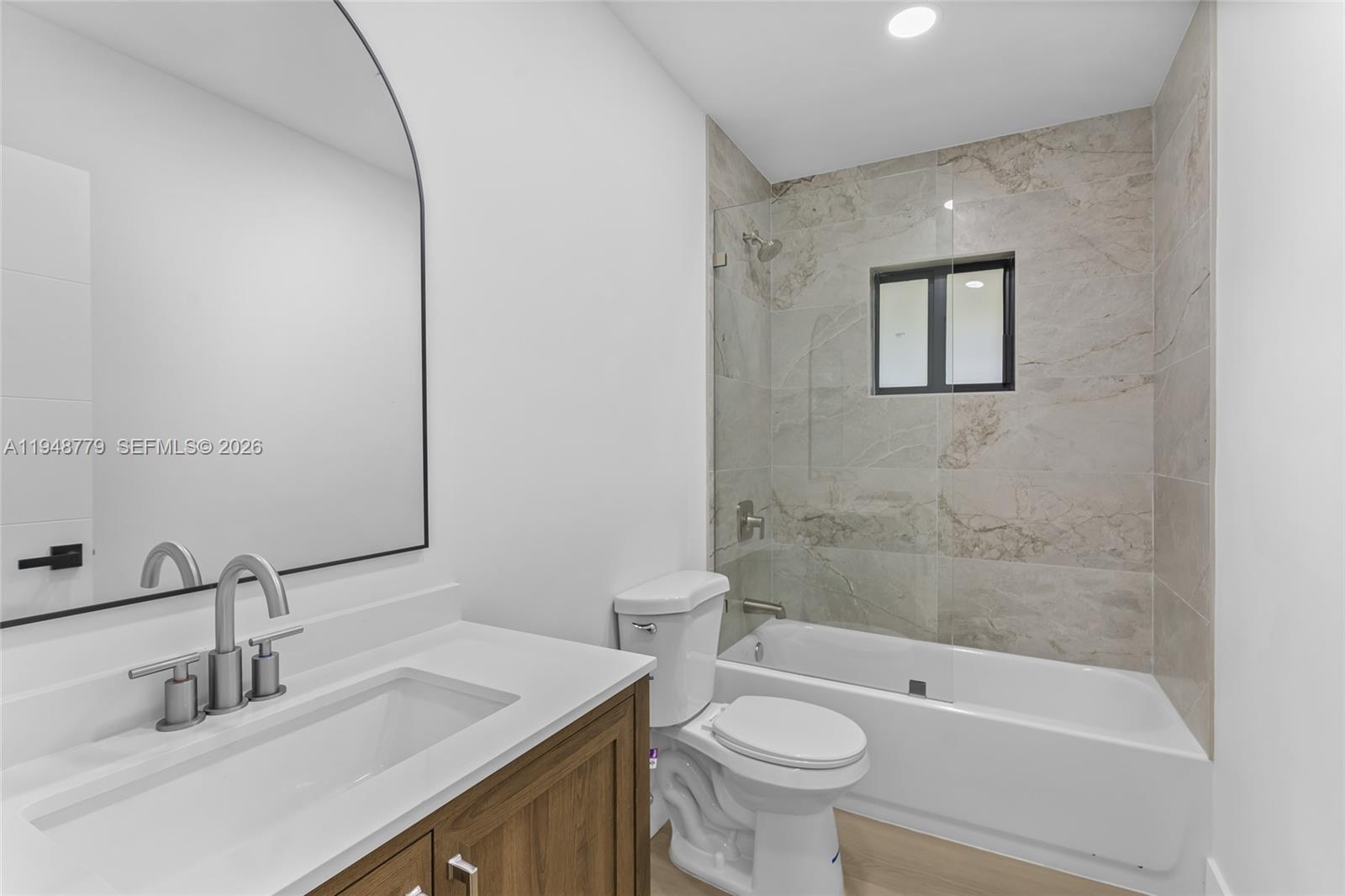 PINE TREE MANOR SEC 3 - Residential