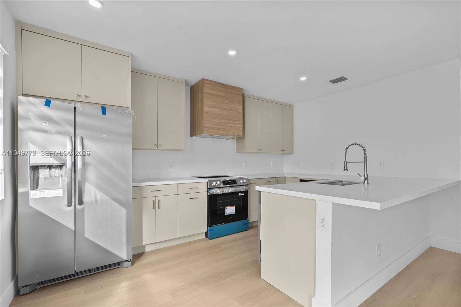 PINE TREE MANOR SEC 3 - Residential