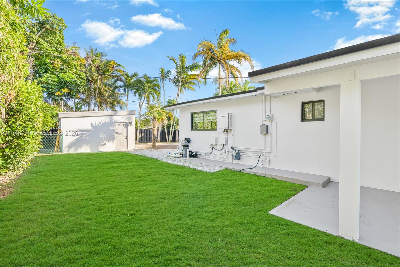 PINE TREE MANOR SEC 3 - Residential