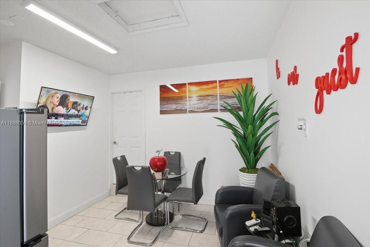 WEST ESPLANADE - Residential Lease