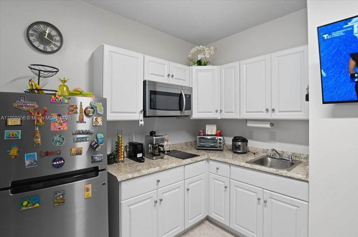 WEST ESPLANADE - Residential Lease