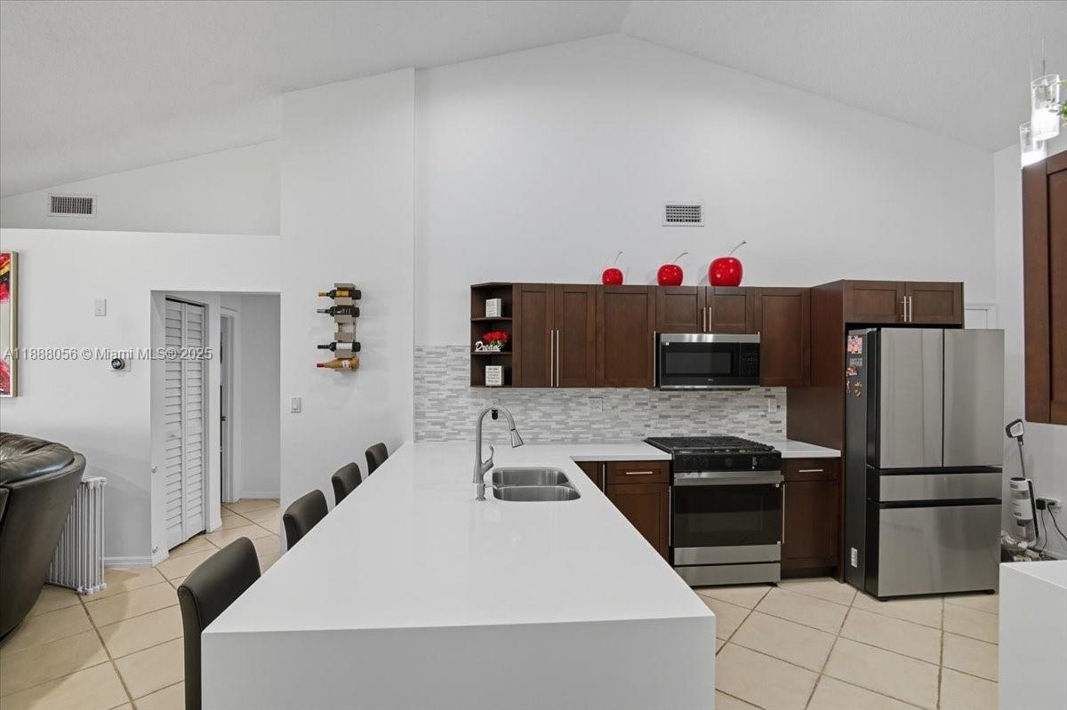 WEST ESPLANADE - Residential Lease
