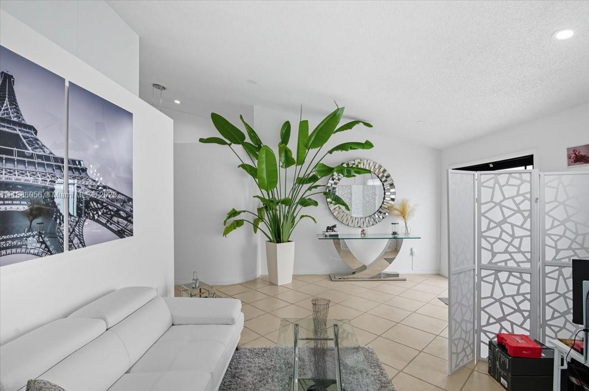 WEST ESPLANADE - Residential Lease