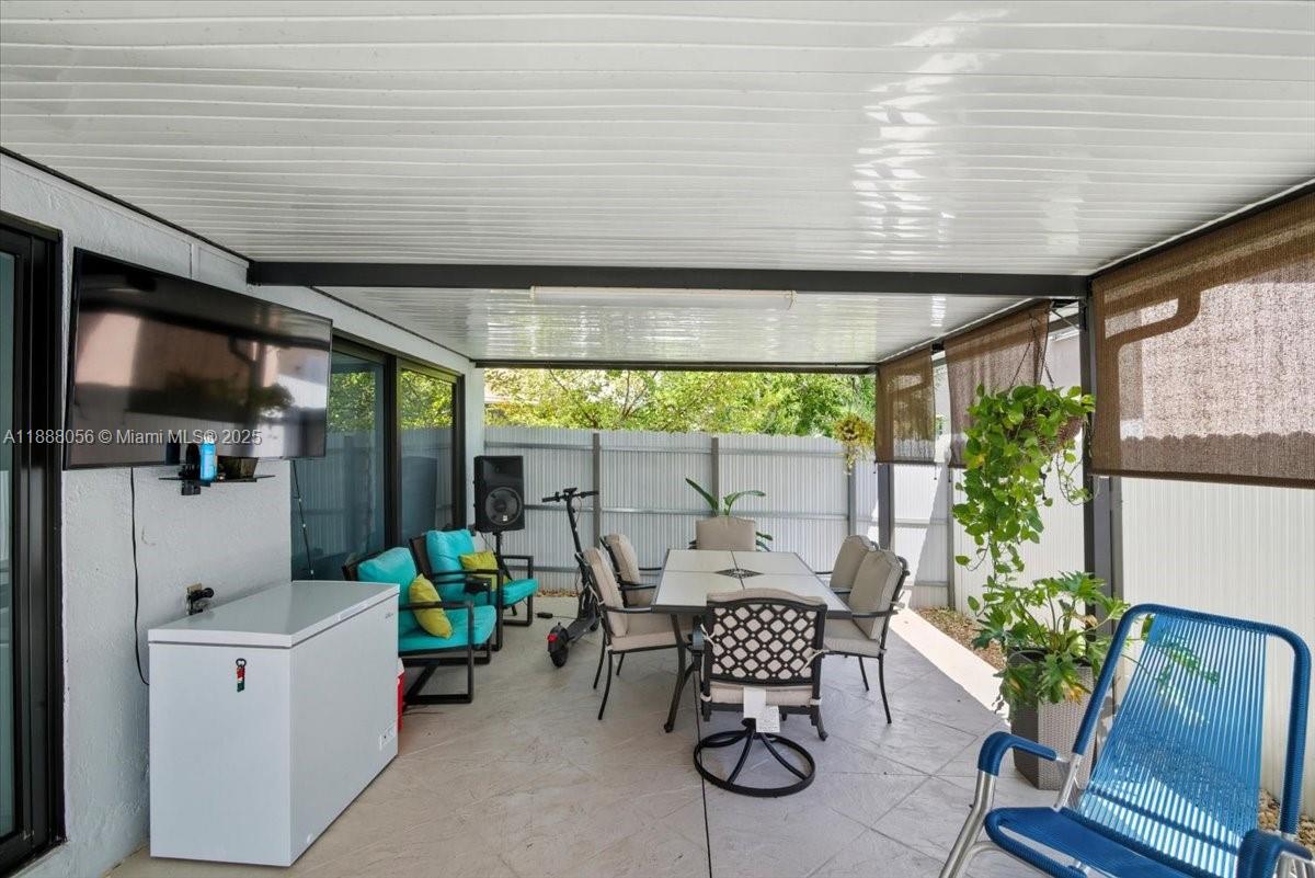 WEST ESPLANADE - Residential Lease