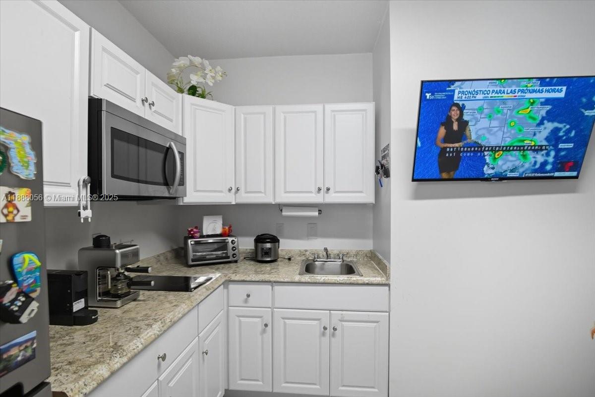 WEST ESPLANADE - Residential Lease
