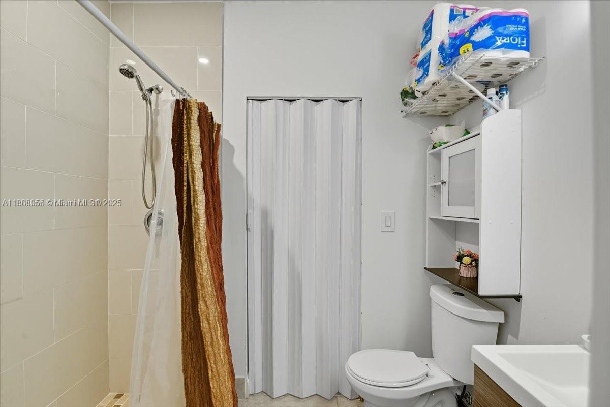 WEST ESPLANADE - Residential Lease