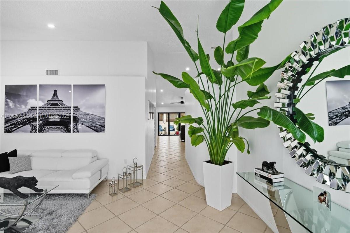 WEST ESPLANADE - Residential Lease