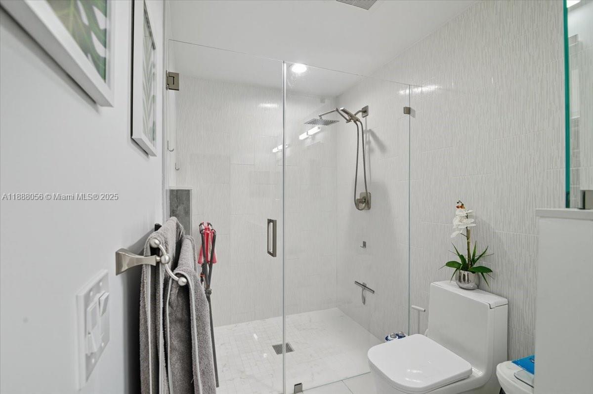 WEST ESPLANADE - Residential Lease
