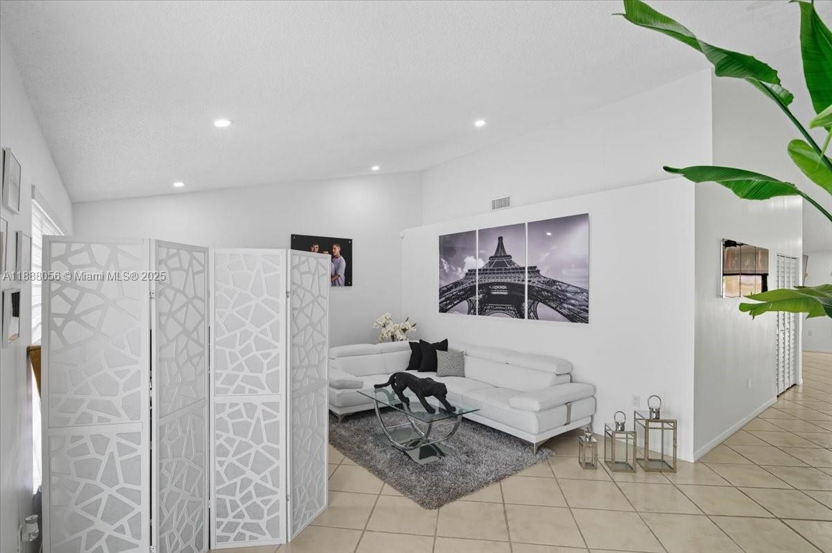 WEST ESPLANADE - Residential Lease