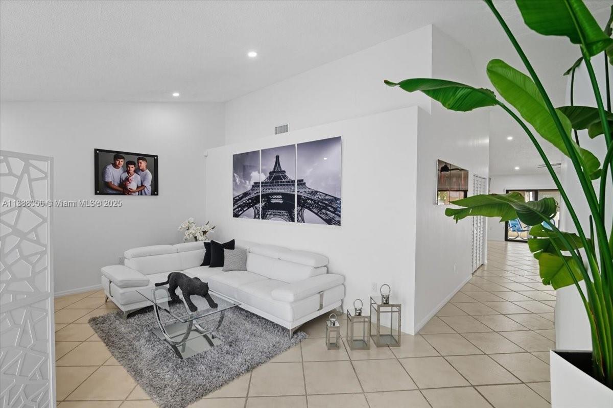 WEST ESPLANADE - Residential Lease
