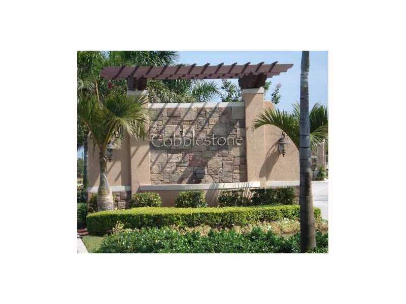 The town house in Cobblestone, Exclusive community with Club House and excellent location, next to the I-75 expressway, and close to the best shopping centers and restaurants in the area. 2/2.5. the unit comes freshly painted and new laminate wood floor in the Stairs and second floor. New washer and dryer.