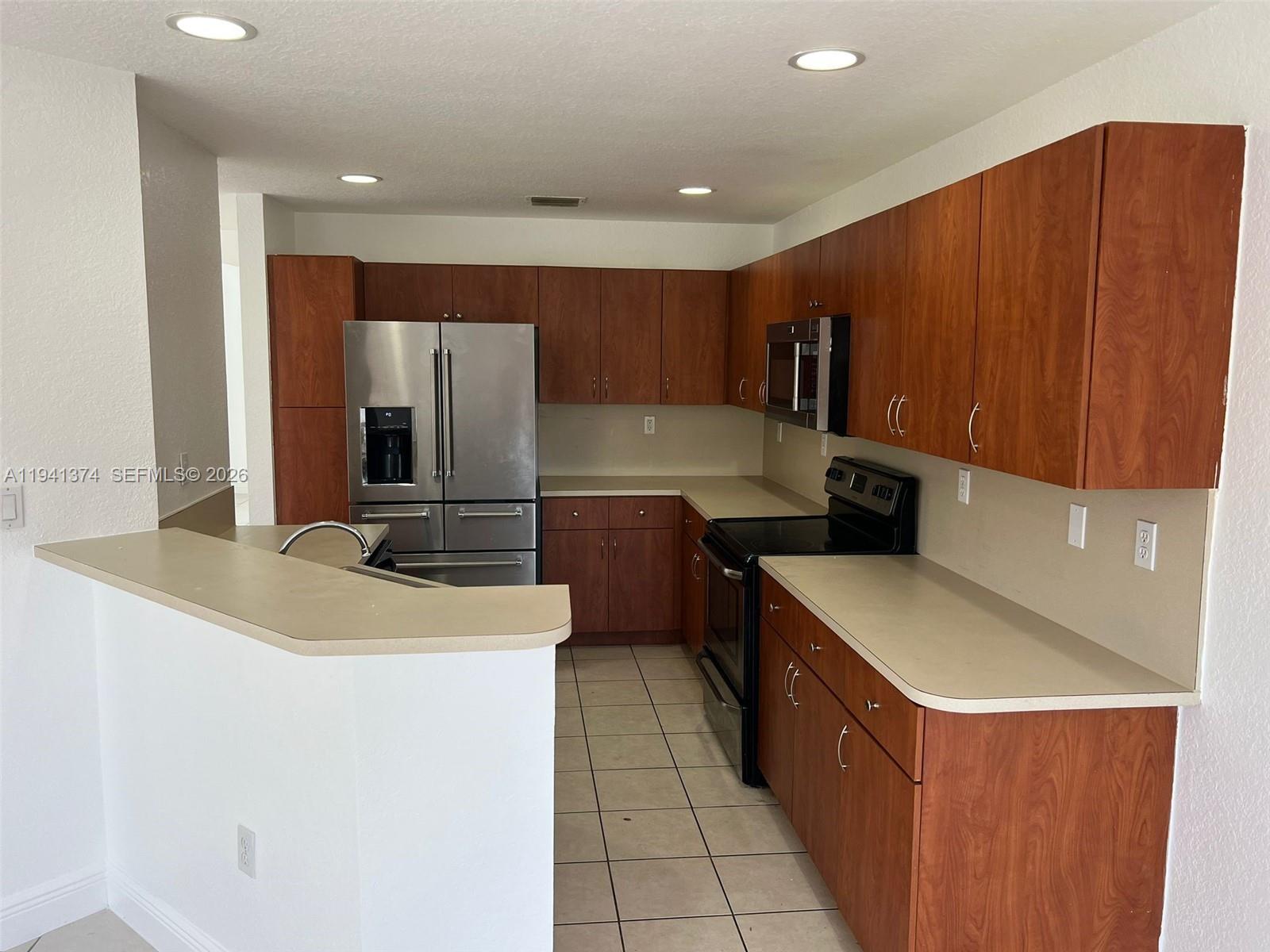 PARK LAKES SEC 3 - Residential Lease