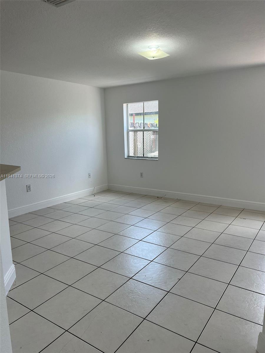 PARK LAKES SEC 3 - Residential Lease