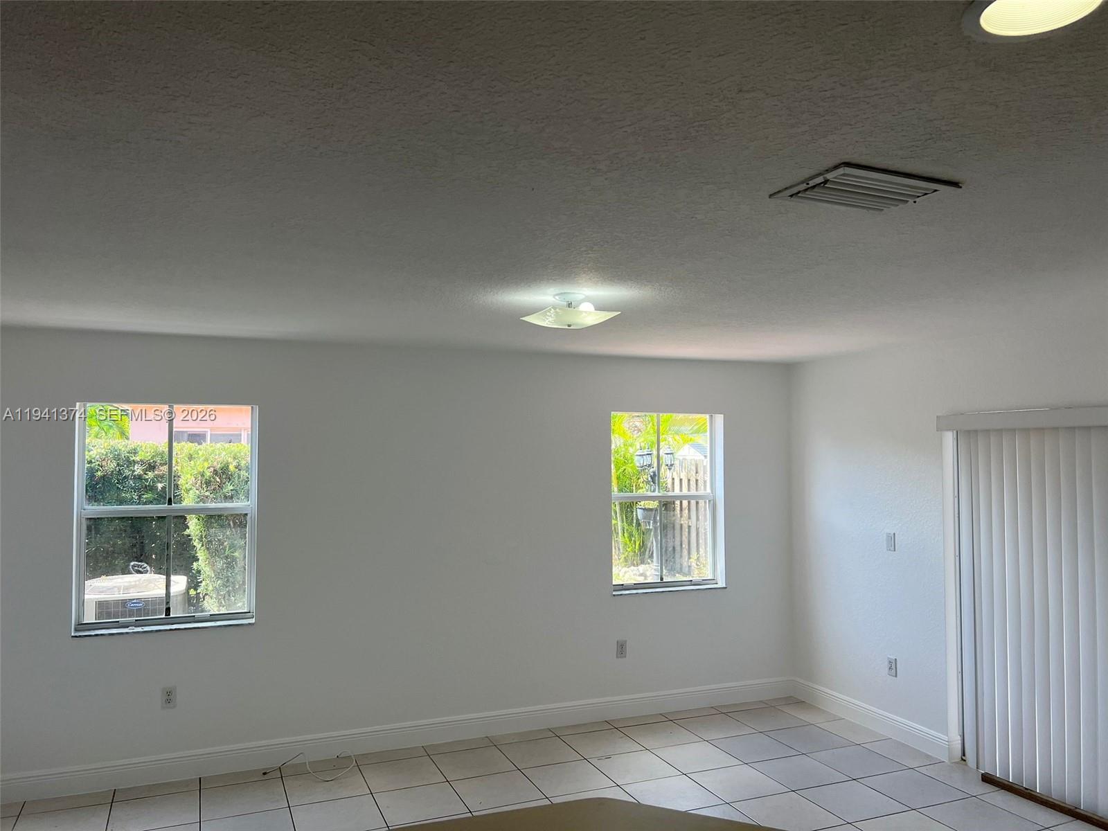 PARK LAKES SEC 3 - Residential Lease