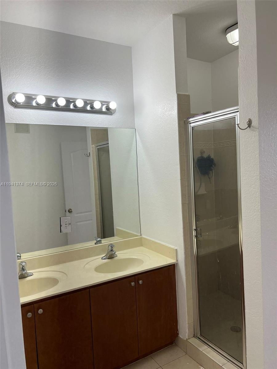 PARK LAKES SEC 3 - Residential Lease