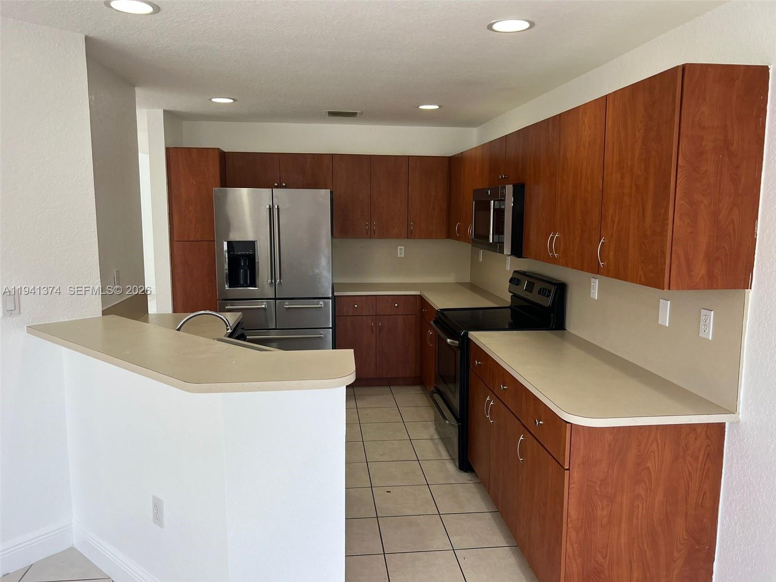 PARK LAKES SEC 3 - Residential Lease