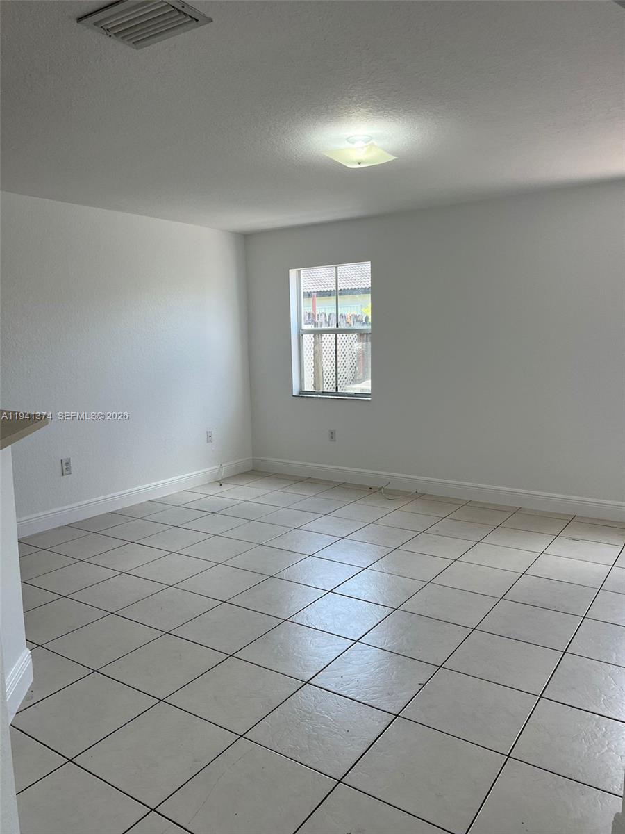 PARK LAKES SEC 3 - Residential Lease