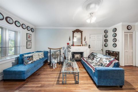 37 NE 44th St Miami FL 33137