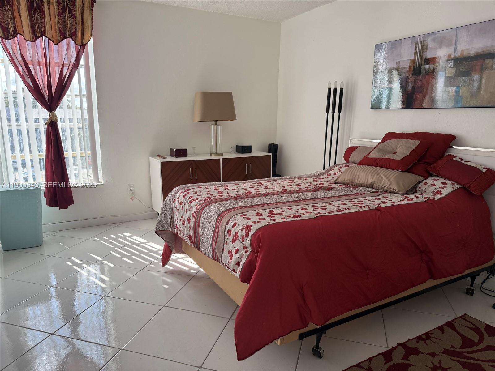 THE GREENS CONDO - Residential