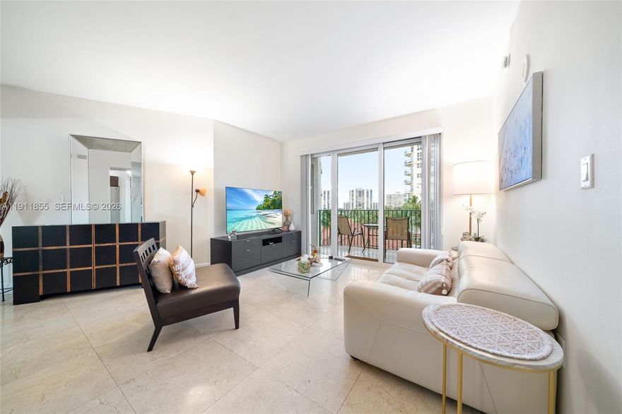 Spacious 2-bedroom, 2-bath residence in the prestigious Turnberry Village, located in the heart of Aventura. Features include marble flooring, stainless steel appliances, granite countertops, and large walk-in closets.

Enjoy five-star amenities such as a heated pool, state-of-the-art fitness center, recreation room, full-service spa, and 24/7 valet parking. Tenant occupied, 24 hour notice. ****Please SEE Brokers Remarks.