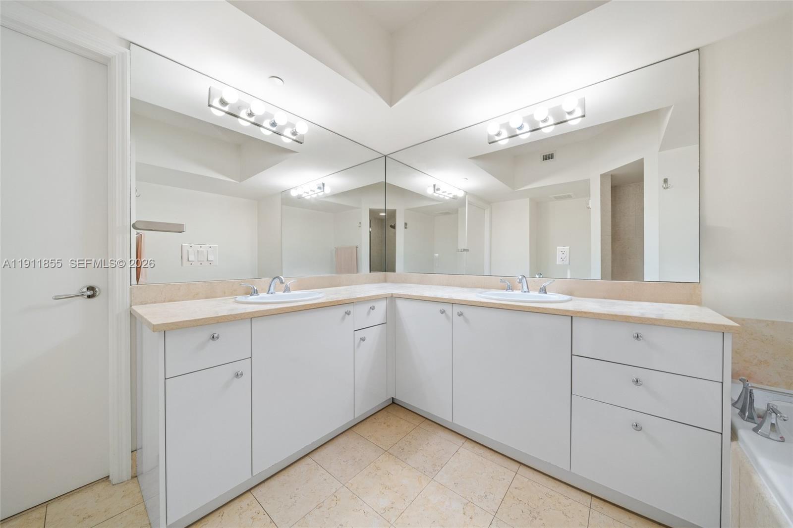 TURNBERRY VILLAGE SO TOWE - Residential