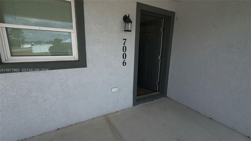 HALF DUPLEX, BRIGHT SPACIOUS, MODERN, NEW CONTRUCTION, , OPEN CONCEPT, 2 BEDROOM 2 FULL BATHROOM, PLUS 1 CAR GARAGE, NEW STAINLESS-STEEL APPLIANCES, EQUIPPED WITH DISHWASHER, REFRIGERATOR, MICROWAVE, WASHER & DRYER, UNIQUE HALF DUPLEX, DRIVEWAY, CITY SEWER & WATER, QUIET NEIGHBORHOOD, PERFECT FOR FIRST TIME HOME BUYERS OR INVESTORS, NEAR RESTAURANTS, HOSPITALS, DOCTOR'S OFFICES, RECREATIONAL AREAS, GOOD FOR WATER SPORTS, SEBRING OFFERS LOTS OF LAKES,THE OTHER HALF DUPLEX IS RENTED FOR $1650, AND CAN  BE SELL AS A COMBO FOR $ 470.000. NO ASSOCIATION. UNTIL MAY 31, 2026.