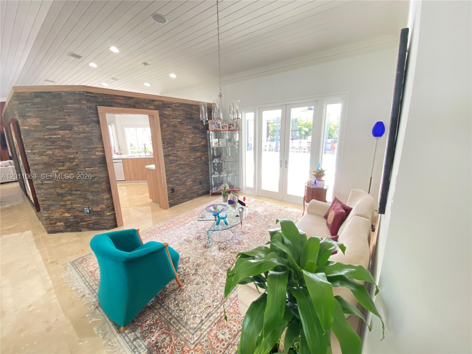 THE FALLS - Residential