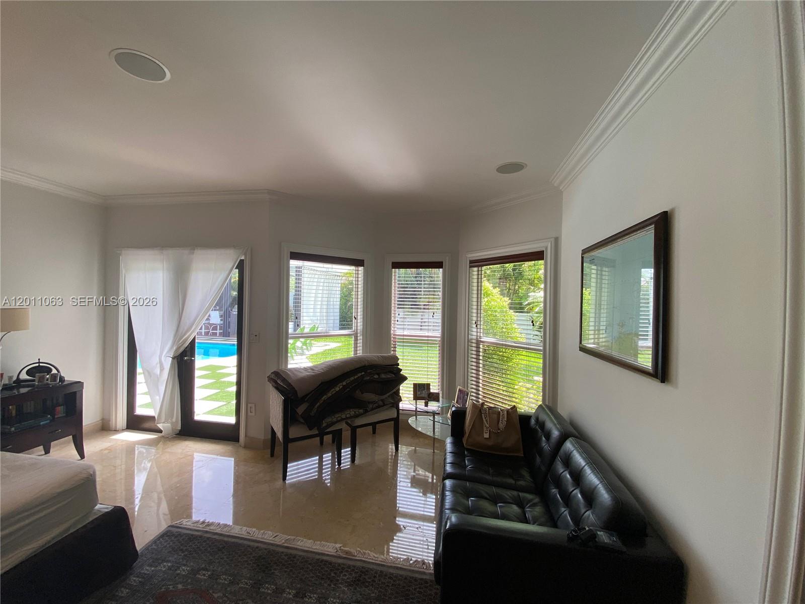 THE FALLS - Residential