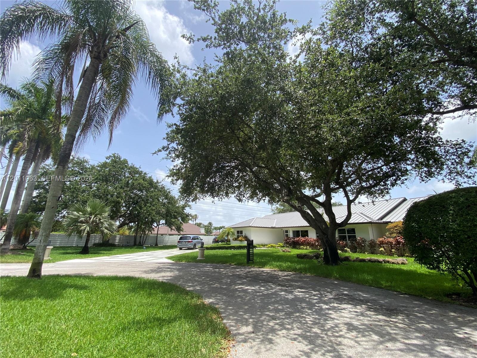 THE FALLS - Residential
