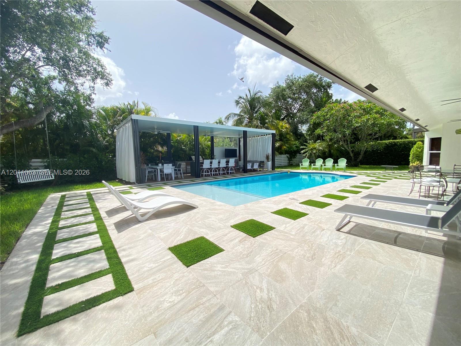 THE FALLS - Residential