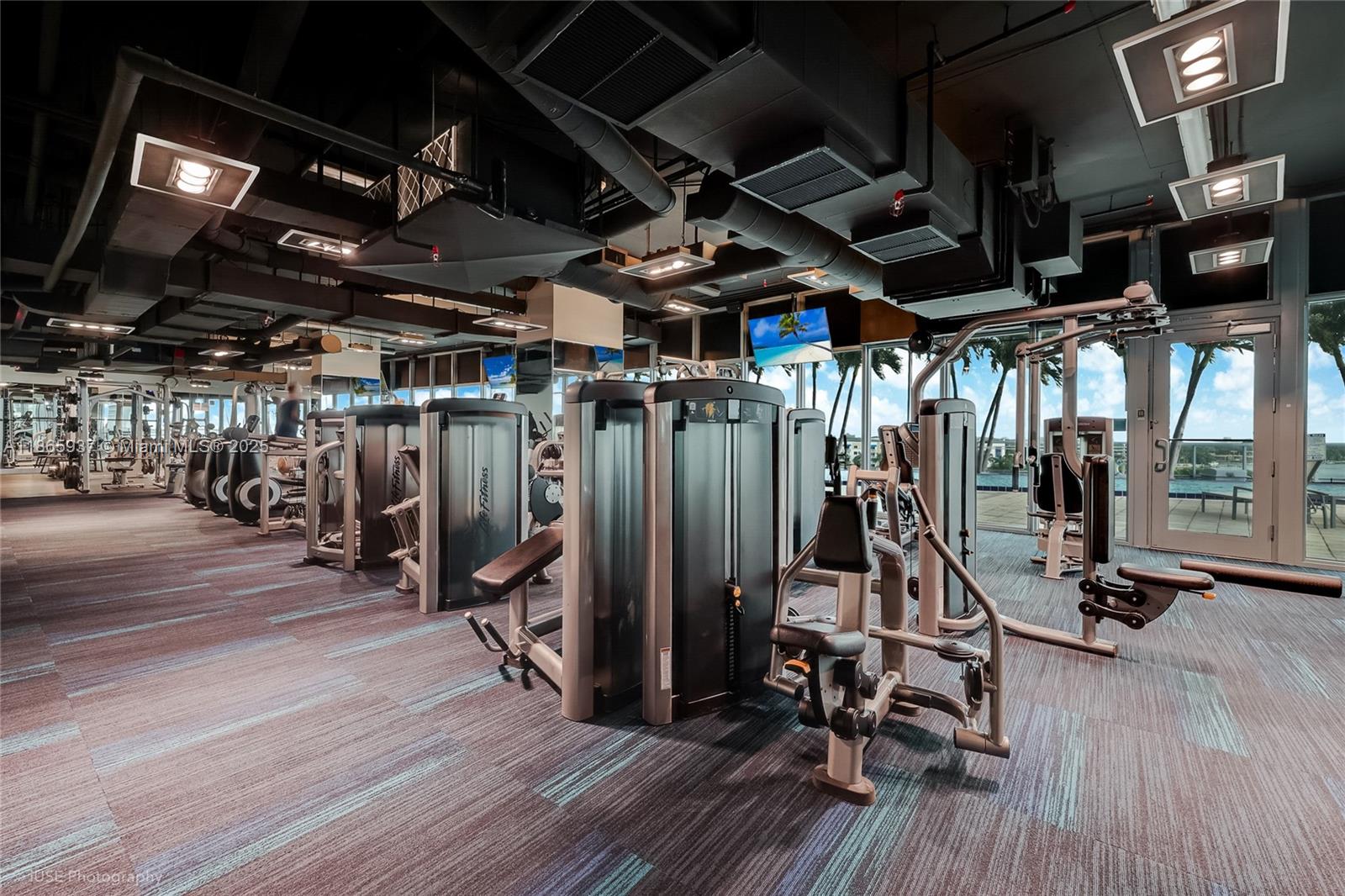 BLUE CONDO - Residential