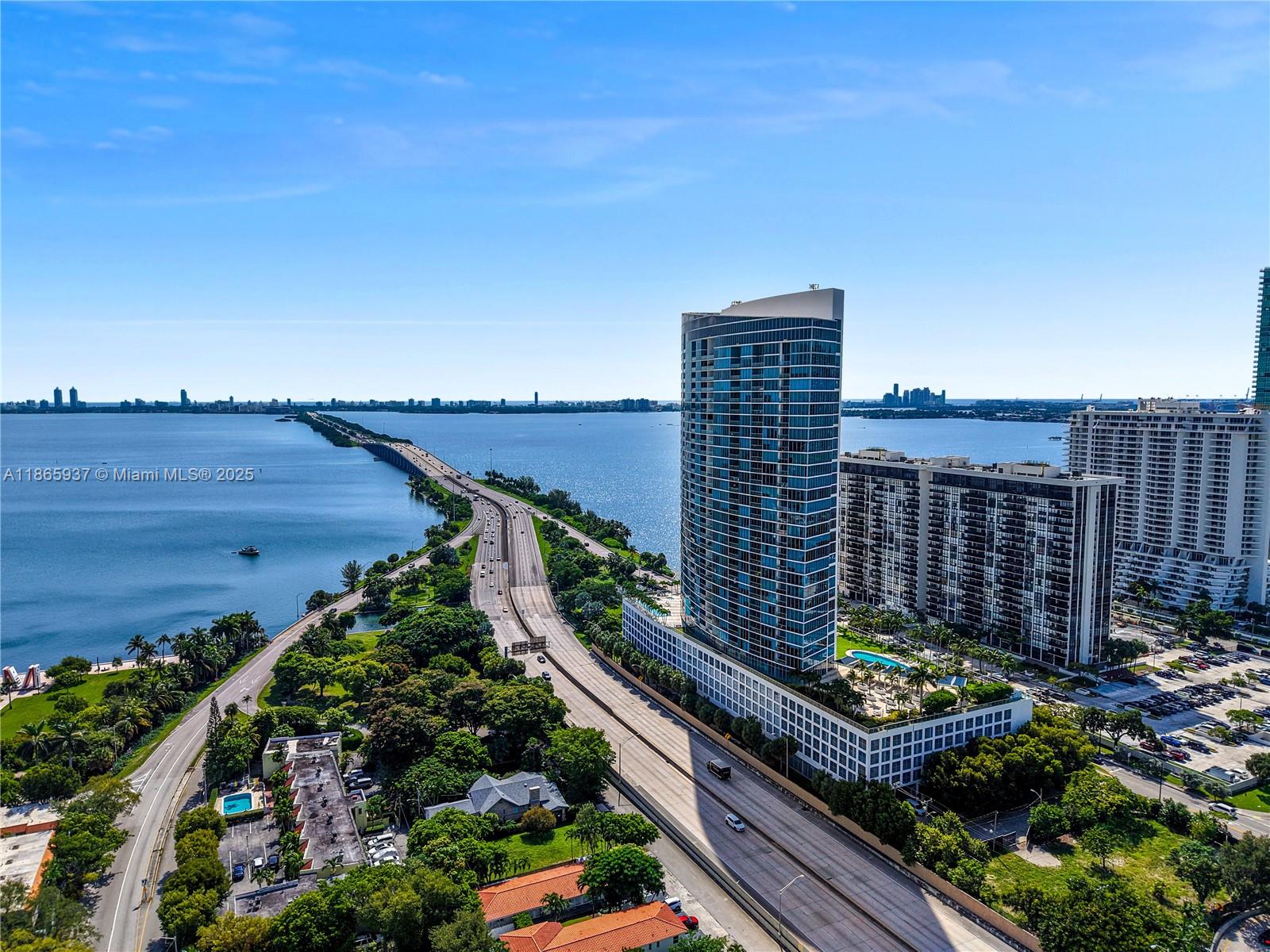 BLUE CONDO - Residential