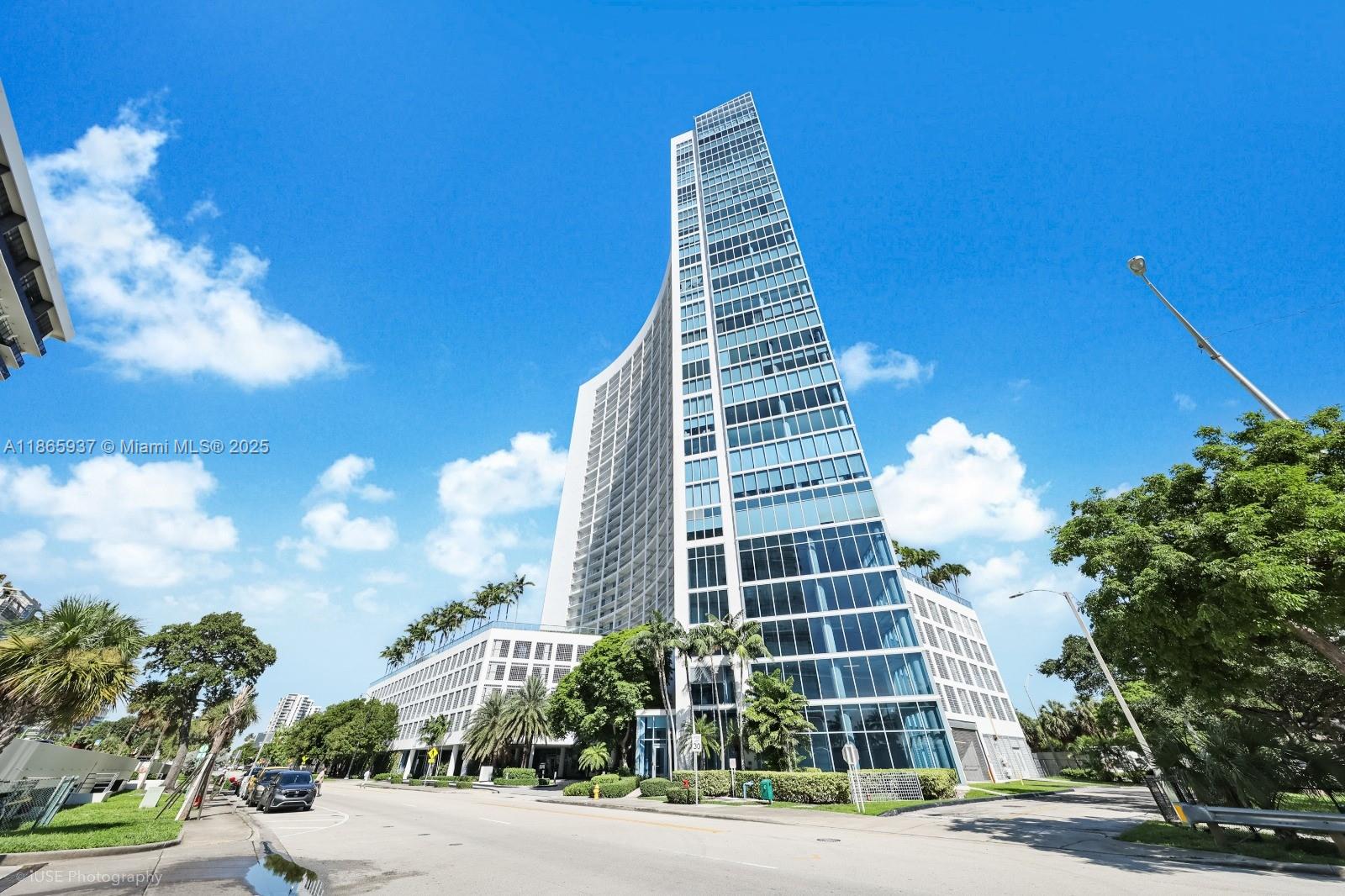 BLUE CONDO - Residential