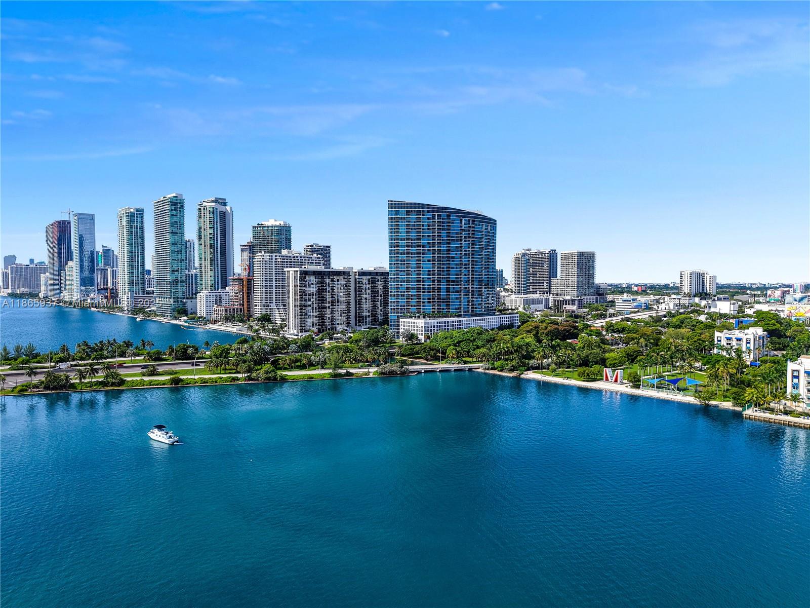 BLUE CONDO - Residential