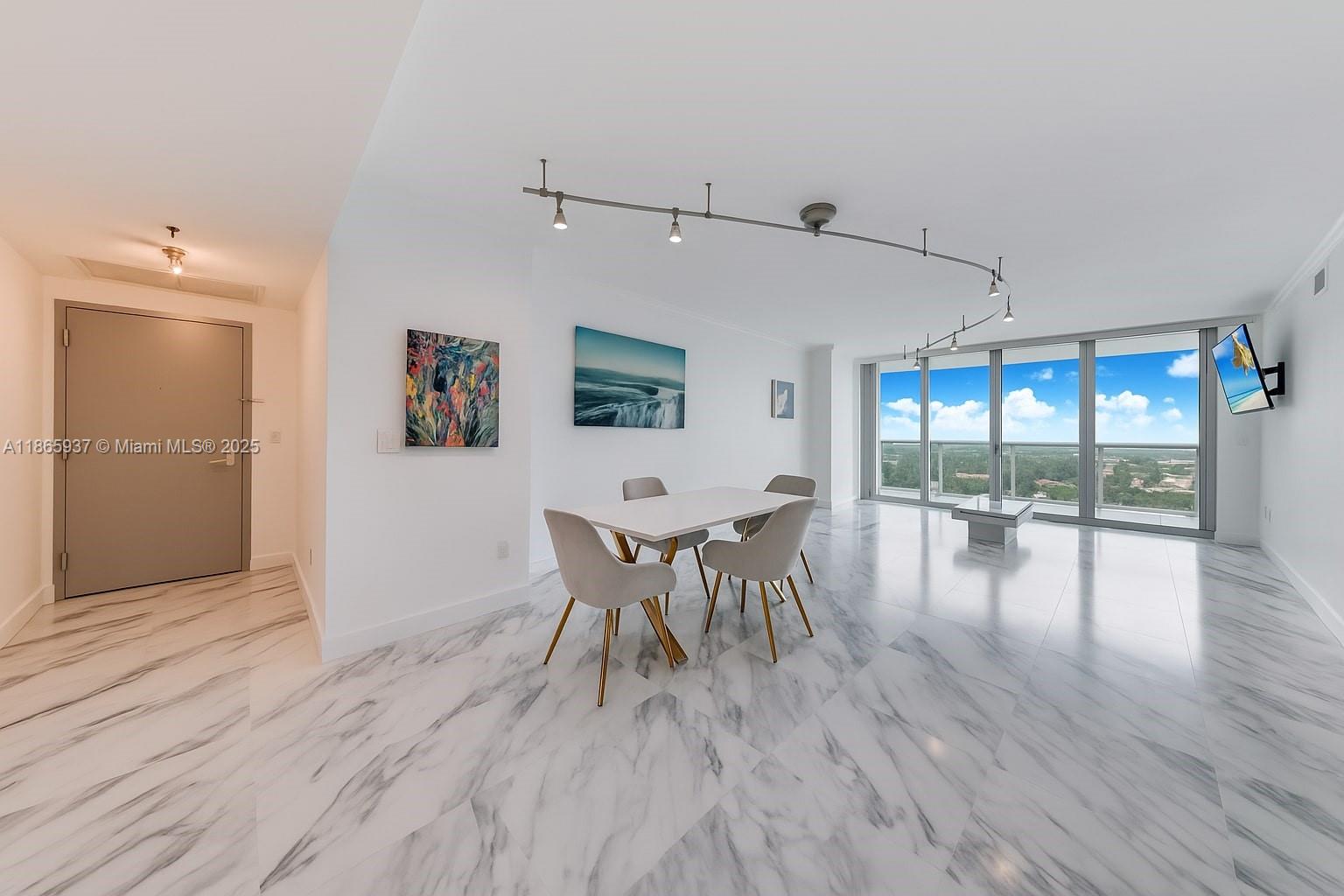 BLUE CONDO - Residential