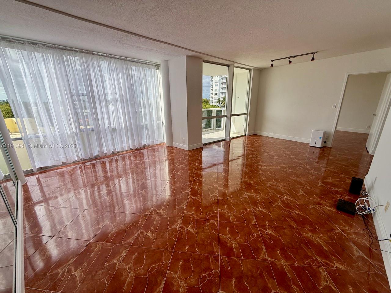 KING COLE CONDO - Residential Lease