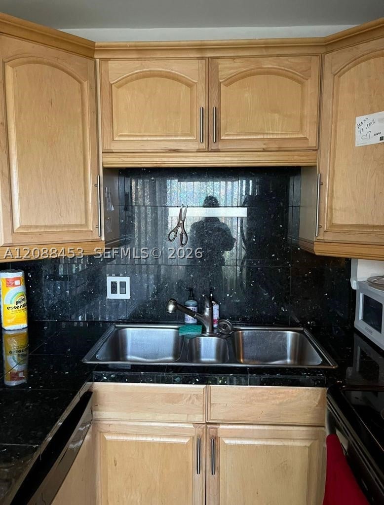 3239 W Trade Ave 2
