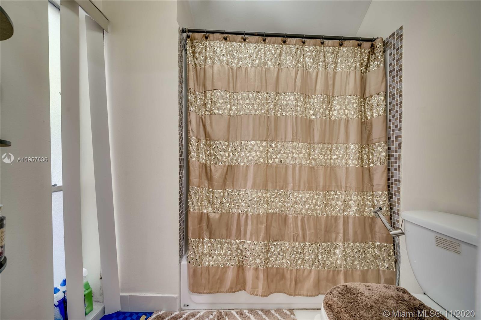 Townhouses at Jacaranda - Residential