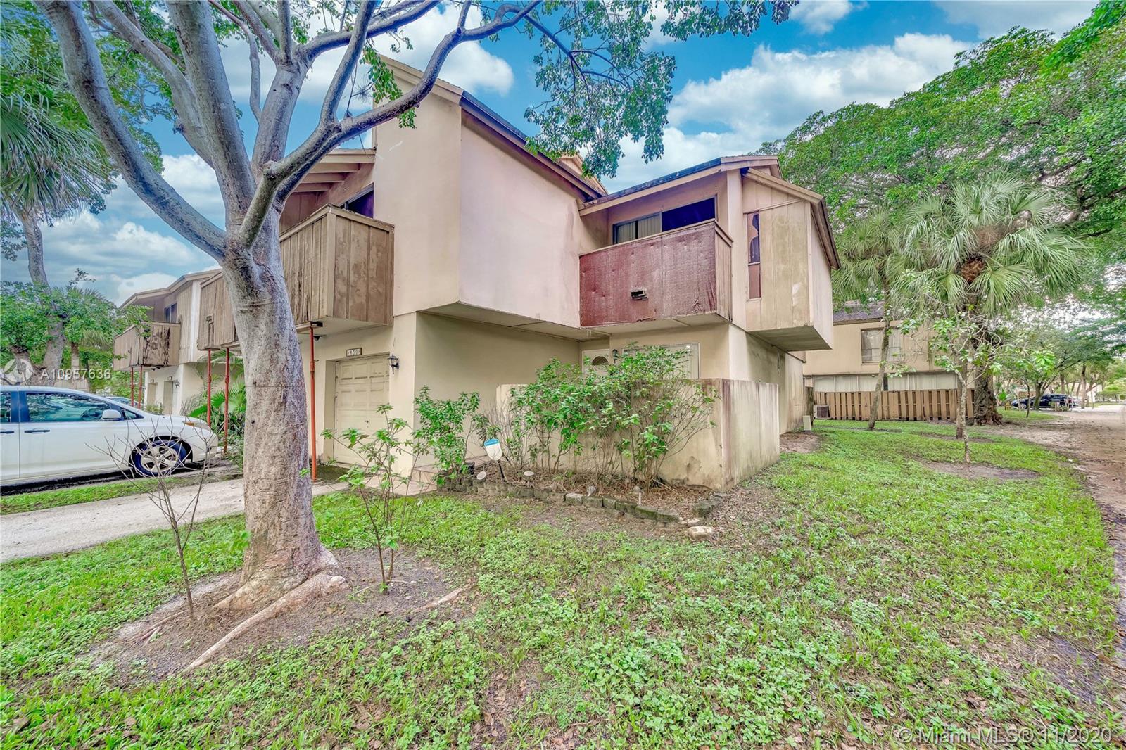 Townhouses at Jacaranda - Residential