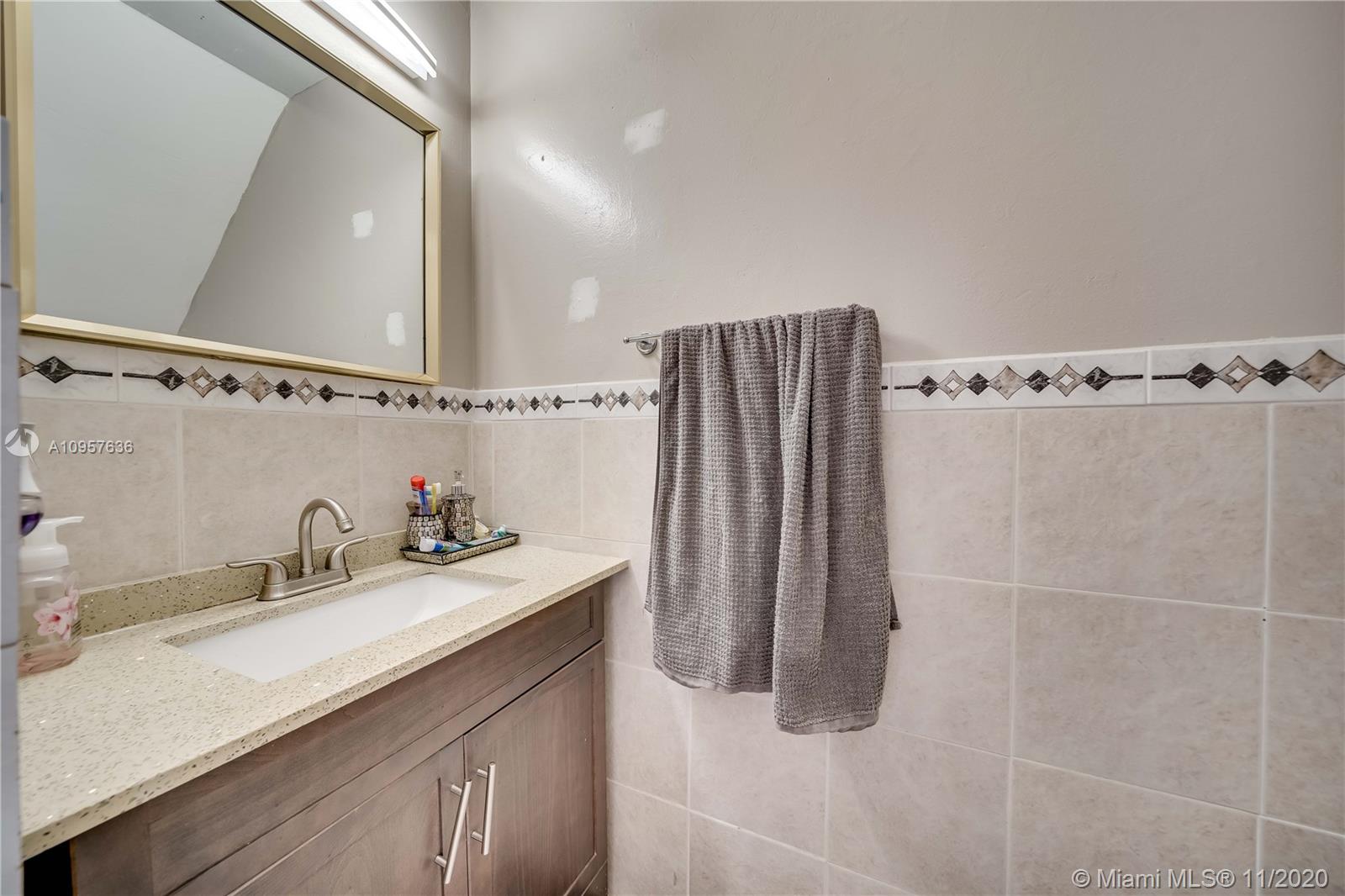 Townhouses at Jacaranda - Residential