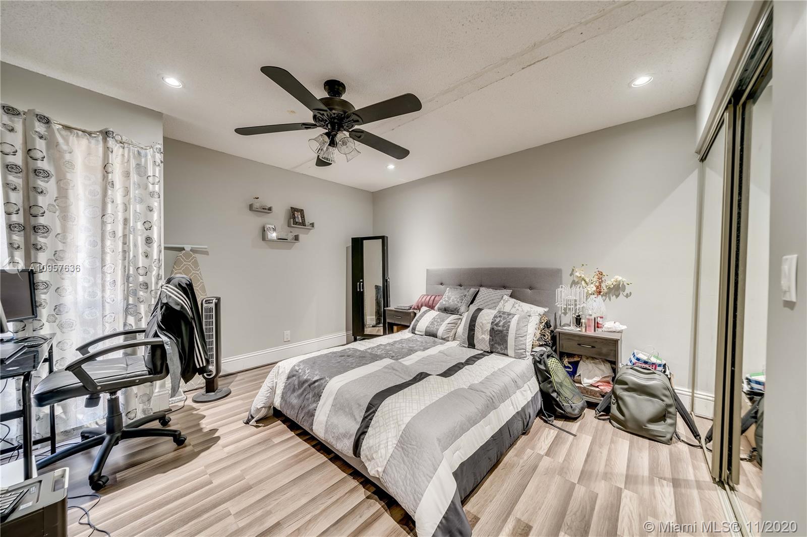 Townhouses at Jacaranda - Residential