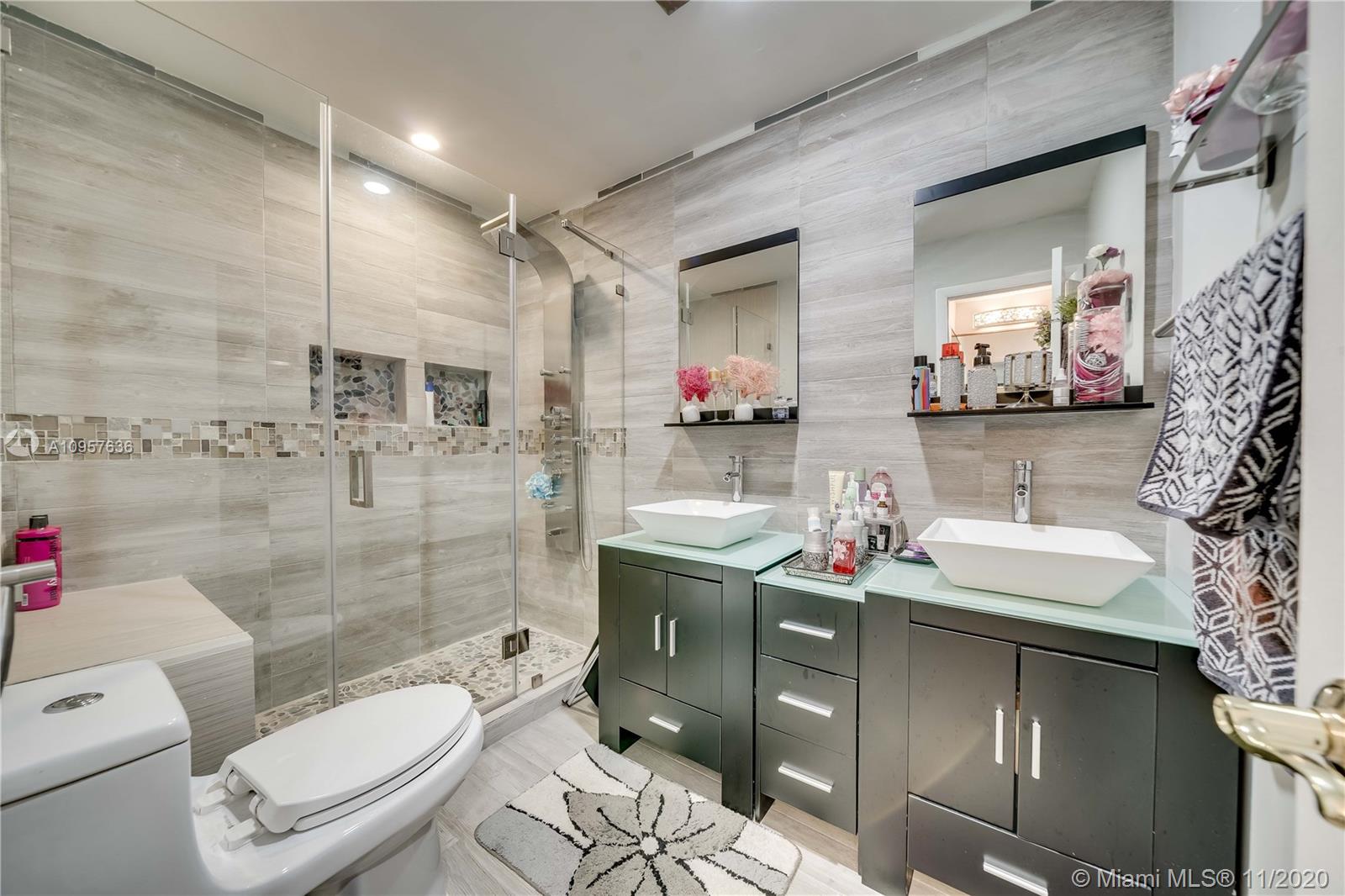 Townhouses at Jacaranda - Residential