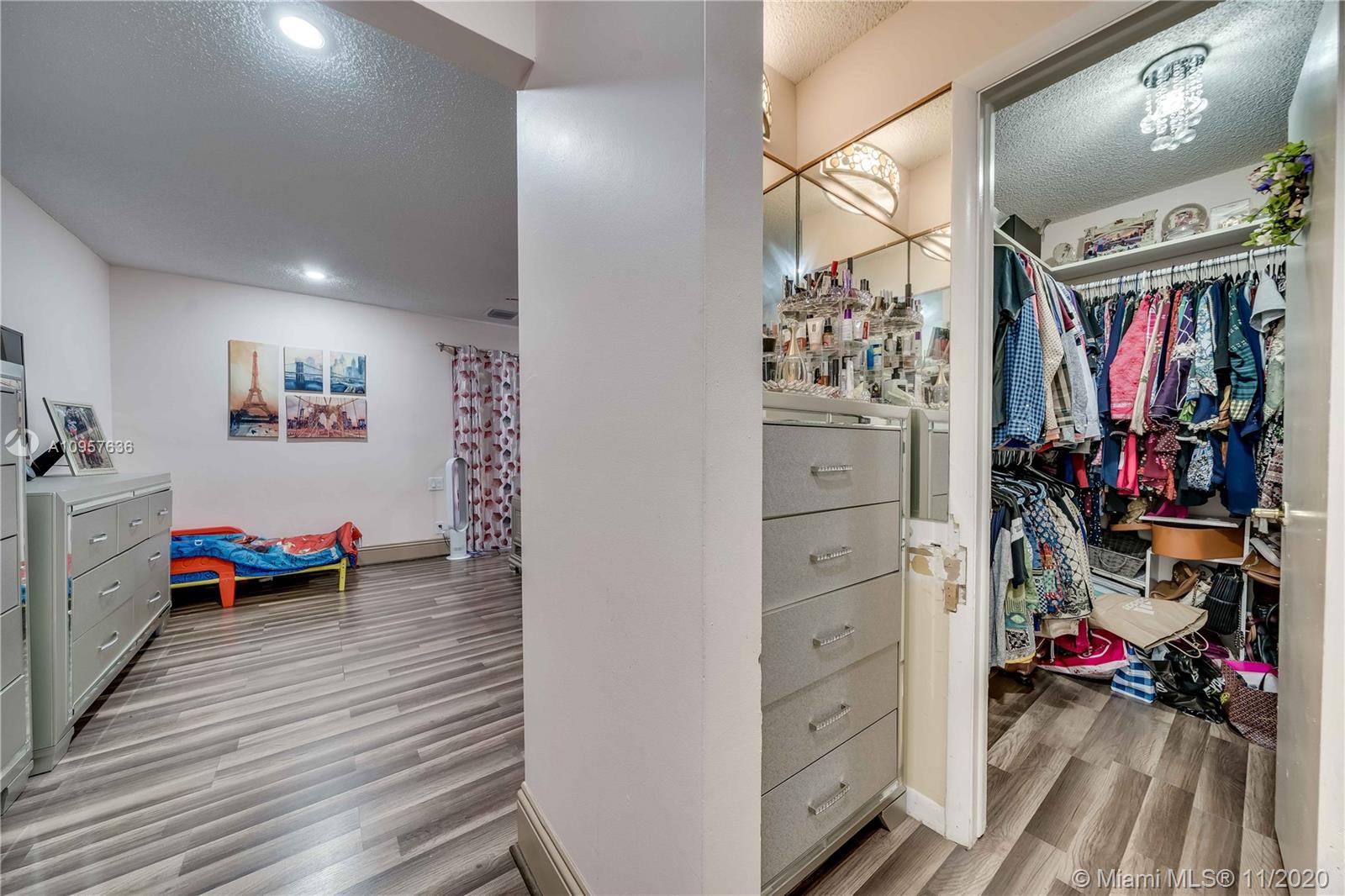 Townhouses at Jacaranda - Residential