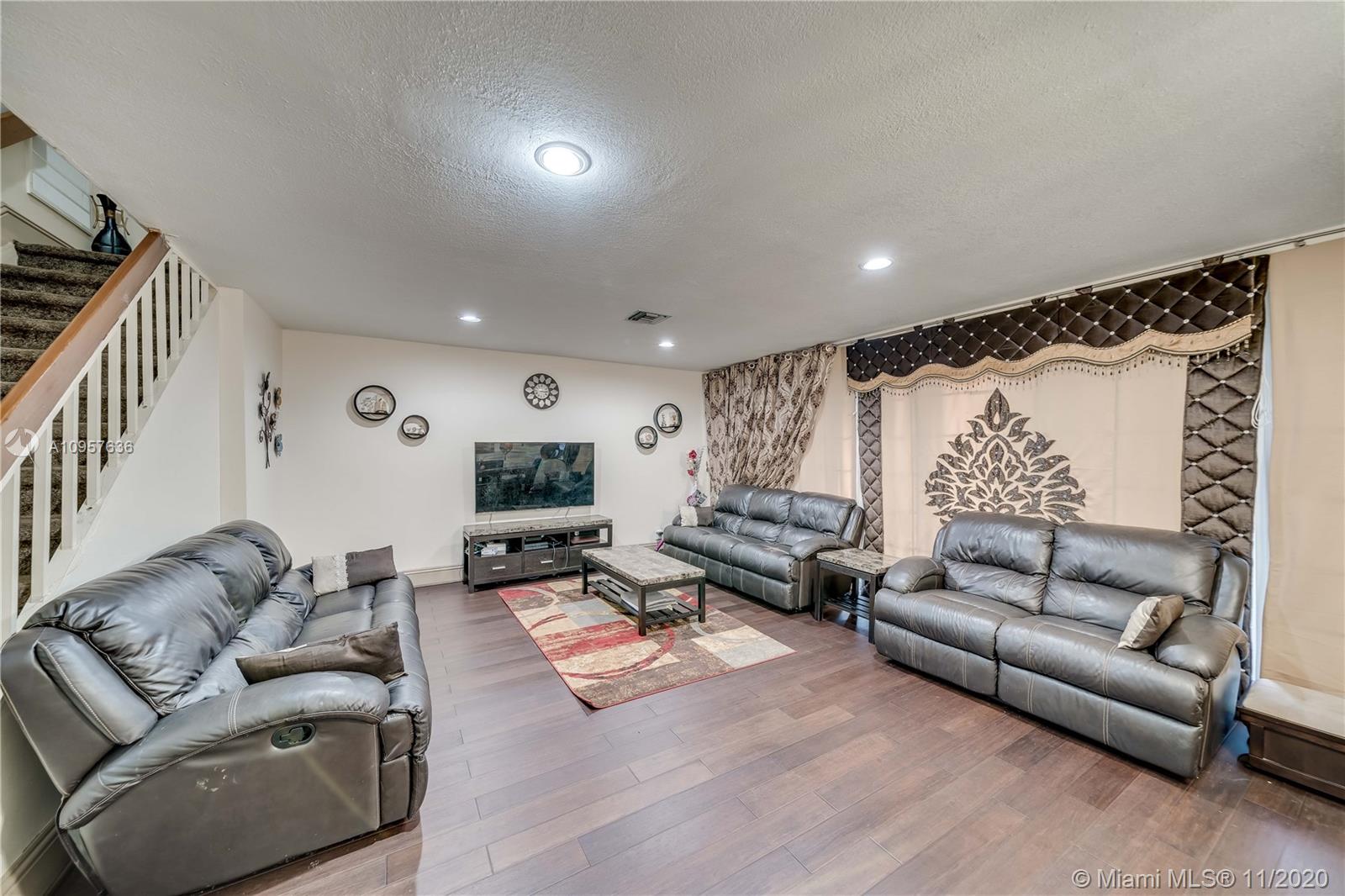 Townhouses at Jacaranda - Residential